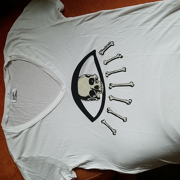 LAUREN MOSHI Skull V-neck Tee - Picture 7 of 7